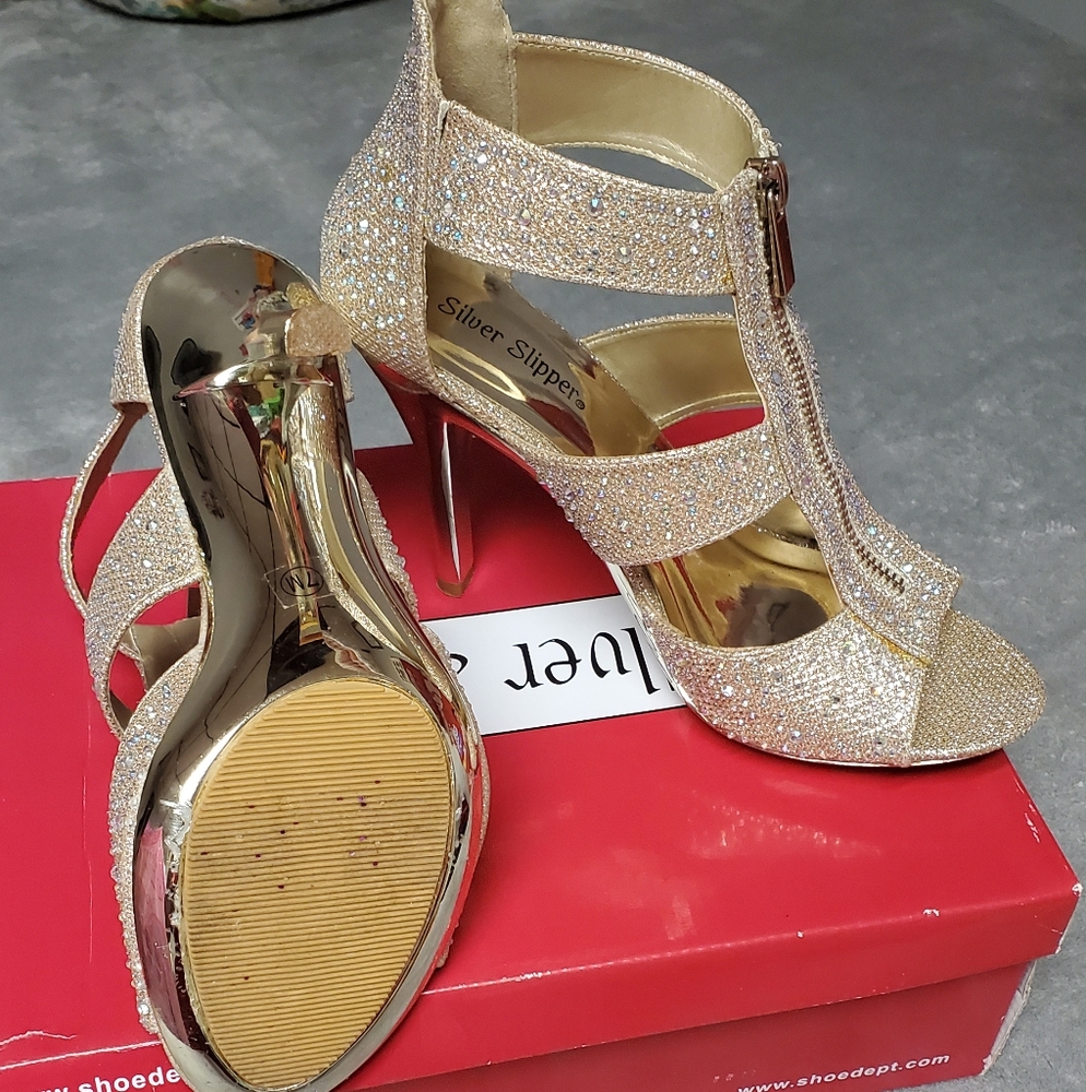 Sandalias altas con pedrería